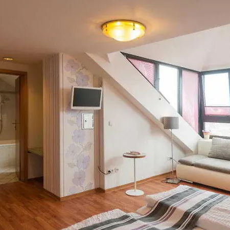 Rothenburger Hof Hotel 2*