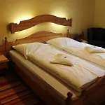 Hotel Rothenburger Hof 2*