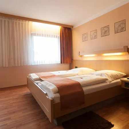 Rothenburger Hof Hotel 2*